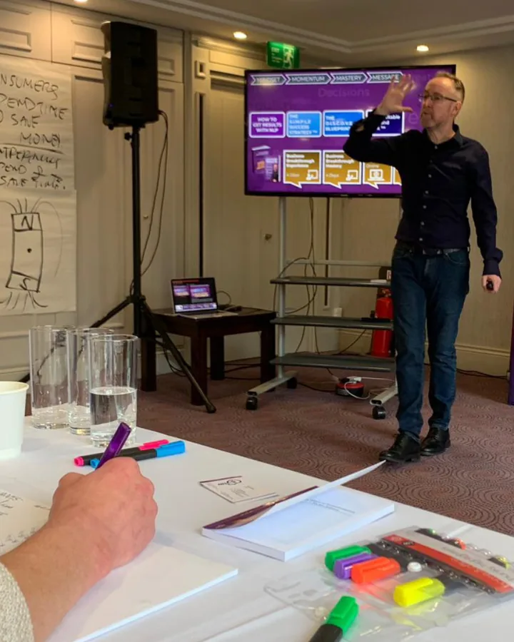 M&iacute;che&aacute;l Colhoun leading a live workshop